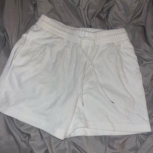 ARITZIA TNA BOYFRIEND TOWEL SHORTS 🤍